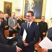 ▲	Do kapłaństwa przygotowuje się 10 alumnów. Wśród nich jest dwóch kleryków na pierwszym roku (na zdjęciu).