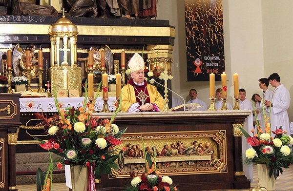 ▲	Modlitwie przewodniczył biskup gliwicki. 