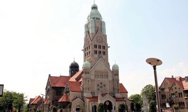 Abp Skworc w Rudzie Śląskiej: miasto rośnie dzięki wzajemnej miłości i służbie