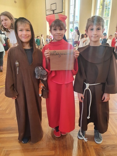 Święci balują w niebie