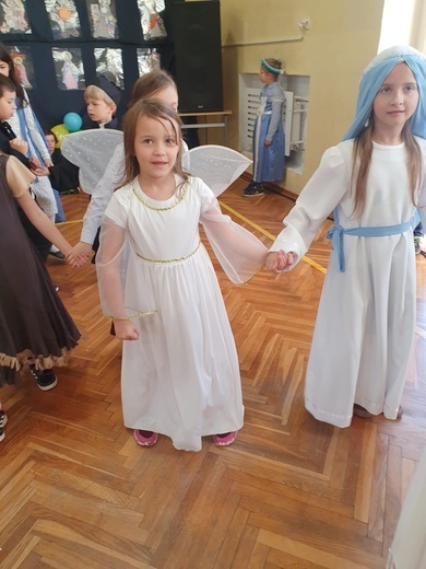 Święci balują w niebie