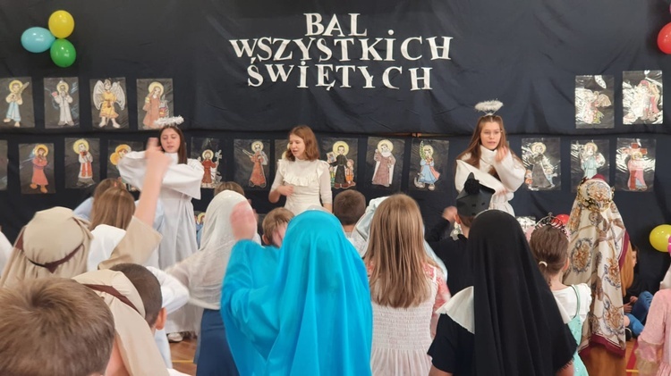 Święci balują w niebie