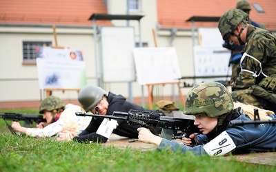 W 17 jednostkach wojskowych na terenie Polski można nauczyć się podstawowych umiejętności wojskowych. Na zdjęciu: szkolenie „Trenuj z wojskiem” na terenie Centrum Szkolenia Wojsk Lądowych w Poznaniu.