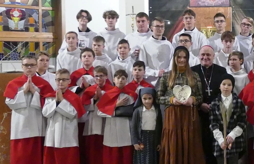 Wprowadzenie relikwii dzieci fatimskich do kościoła w Miliardowicach