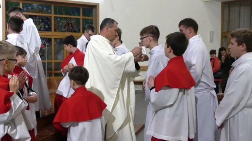 Wprowadzenie relikwii dzieci fatimskich do kościoła w Miliardowicach