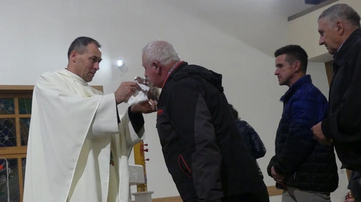 Wprowadzenie relikwii dzieci fatimskich do kościoła w Miliardowicach