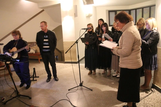 Wprowadzenie relikwii dzieci fatimskich do kościoła w Miliardowicach