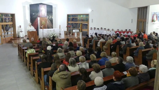 Wprowadzenie relikwii dzieci fatimskich do kościoła w Miliardowicach