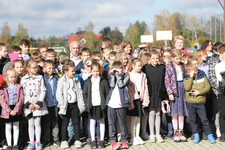 Mural z kard. Wyszyńskim