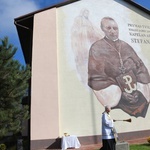 Mural z kard. Wyszyńskim