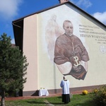 Mural z kard. Wyszyńskim