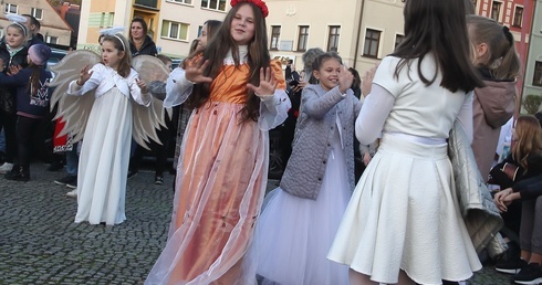 Bal świętych w Sławnie