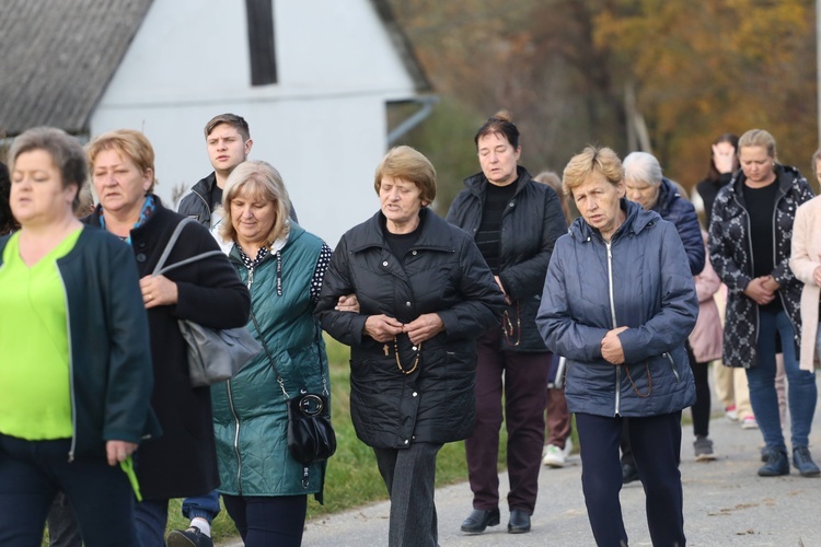 Procesja różańcowa w Brzozowej