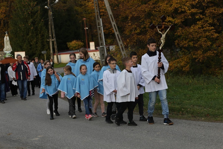 Procesja różańcowa w Brzozowej