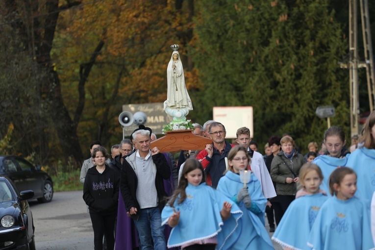 Procesja różańcowa w Brzozowej