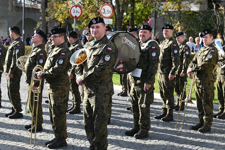 Strzegom. Odsłonięcie pomnika ofiar katastrofy smoleńskiej