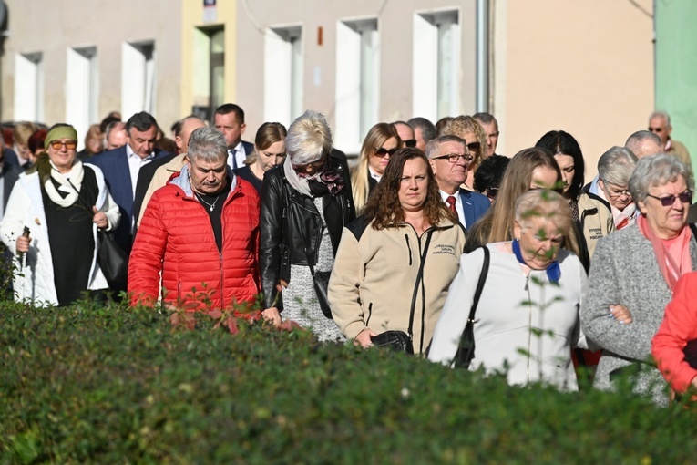 Strzegom. Odsłonięcie pomnika ofiar katastrofy smoleńskiej