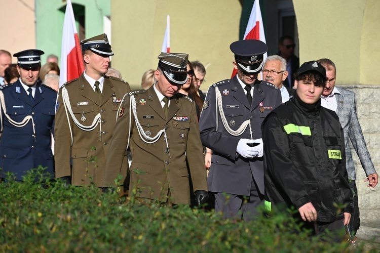 Strzegom. Odsłonięcie pomnika ofiar katastrofy smoleńskiej