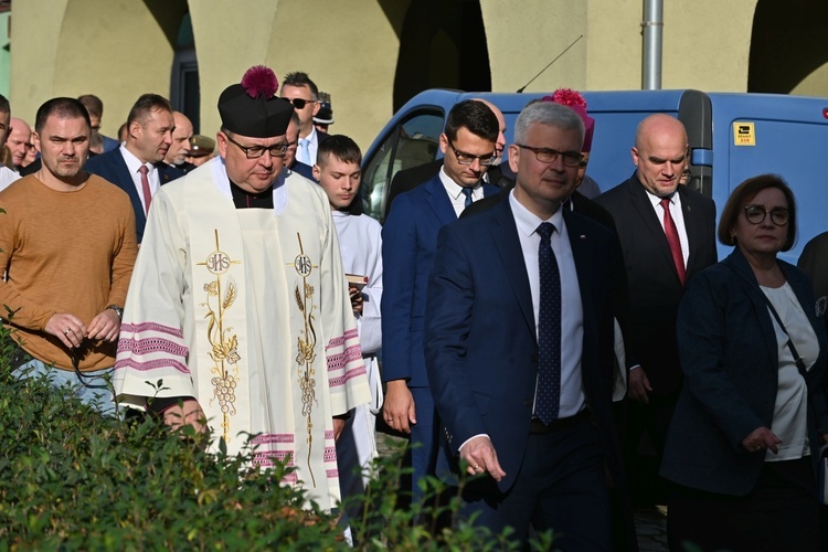 Strzegom. Odsłonięcie pomnika ofiar katastrofy smoleńskiej