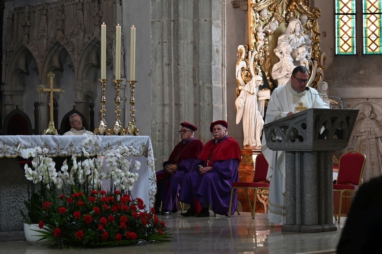 Strzegom. Odsłonięcie pomnika ofiar katastrofy smoleńskiej