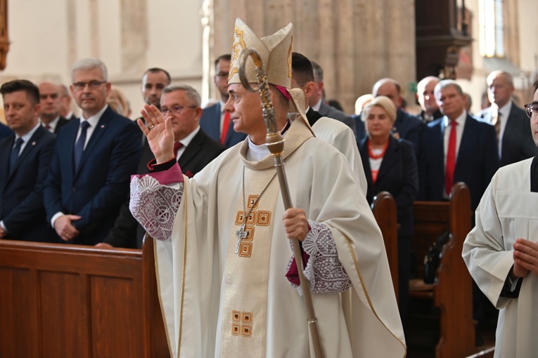 Strzegom. Odsłonięcie pomnika ofiar katastrofy smoleńskiej