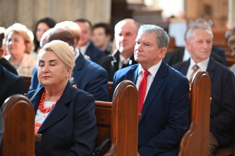 Strzegom. Odsłonięcie pomnika ofiar katastrofy smoleńskiej