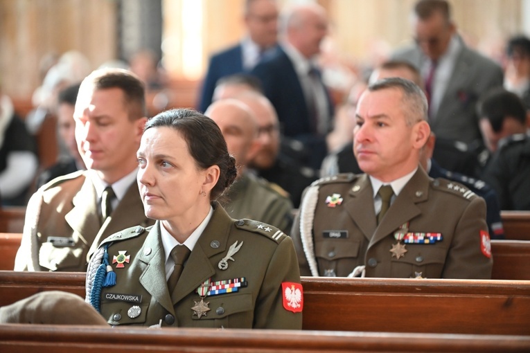 Strzegom. Odsłonięcie pomnika ofiar katastrofy smoleńskiej