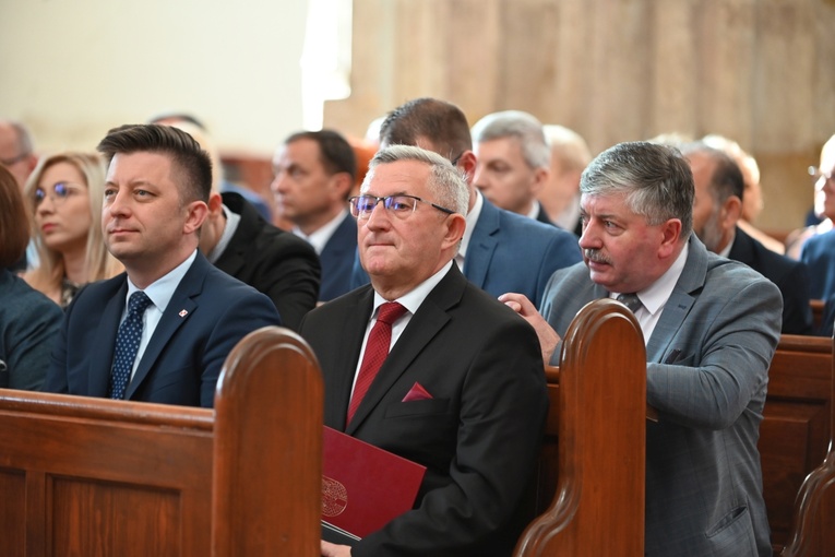 Strzegom. Odsłonięcie pomnika ofiar katastrofy smoleńskiej