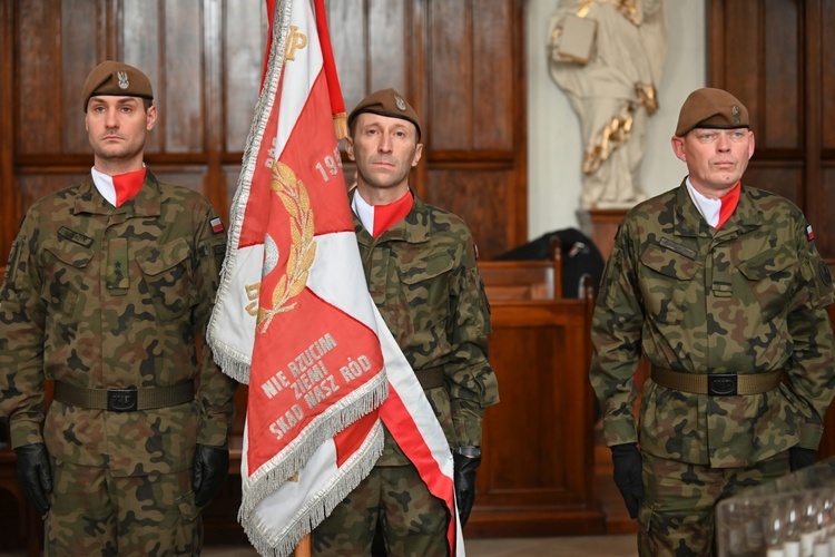 Strzegom. Odsłonięcie pomnika ofiar katastrofy smoleńskiej