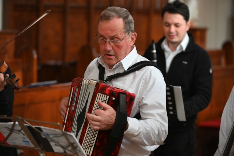 Strzegom. Odsłonięcie pomnika ofiar katastrofy smoleńskiej