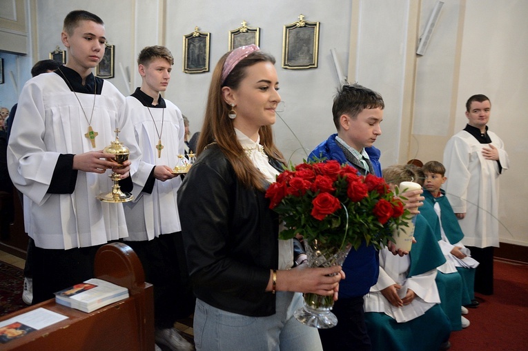 Wprowadzenie relikwii bł. Carla Acutisa do parafii katedralnej w Opolu