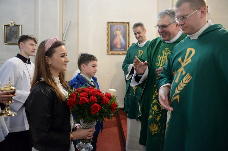 Wprowadzenie relikwii bł. Carla Acutisa do parafii katedralnej w Opolu