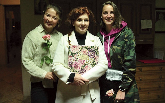 Natalia Rogozińska (w środku) i kobiety związane z duszpasterstwem salwatoriańskim zapraszają na spotkania biblijne.