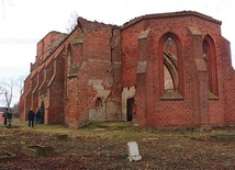 Kościół katolicki w miejscowości został zbudowany w latach 1380−1400.