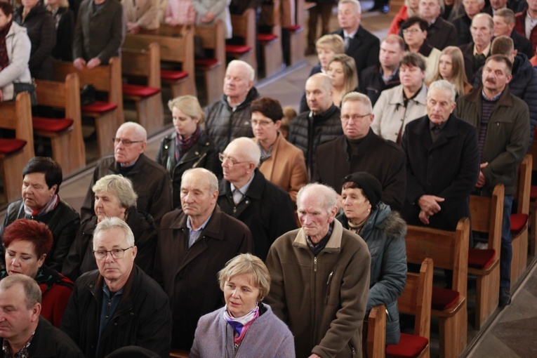 Rzeczyca. Przyznanie Medalu 75-lecia Misji Jana Karskiego ks. Henrykowi Linarcikowi