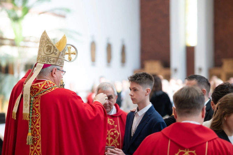 Świdnica. Bierzmowanie u NMP Królowej Polski