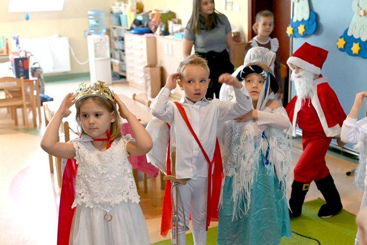 Święci w przedszkolu sióstr prezentek