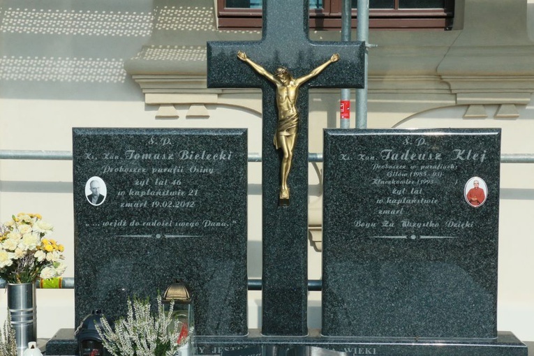 Niczym otwarta księga - cmentarz w Lubartowie