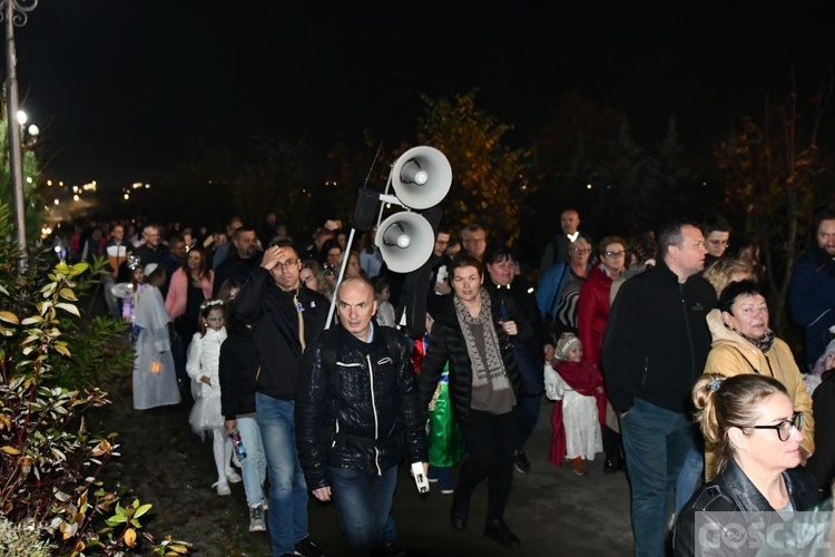 Świebodzin. Bal i Marsz Świętych ze Świętymi