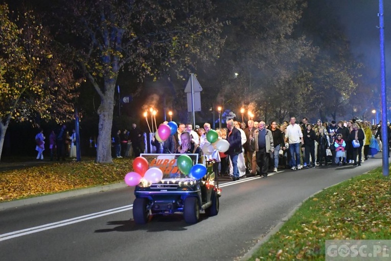 Świebodzin. Bal i Marsz Świętych ze Świętymi