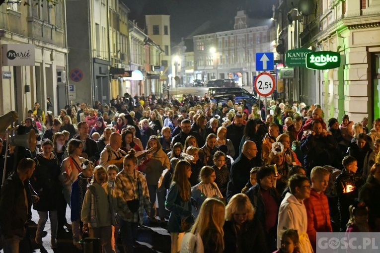 Świebodzin. Bal i Marsz Świętych ze Świętymi