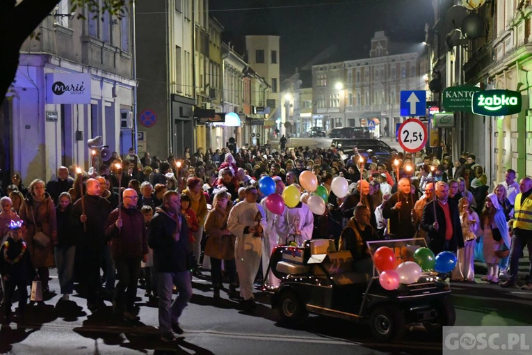 Świebodzin. Bal i Marsz Świętych ze Świętymi