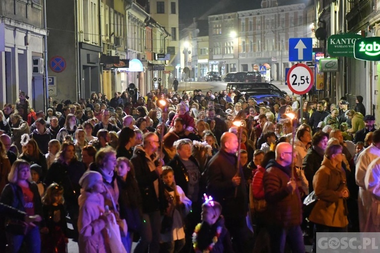 Świebodzin. Bal i Marsz Świętych ze Świętymi