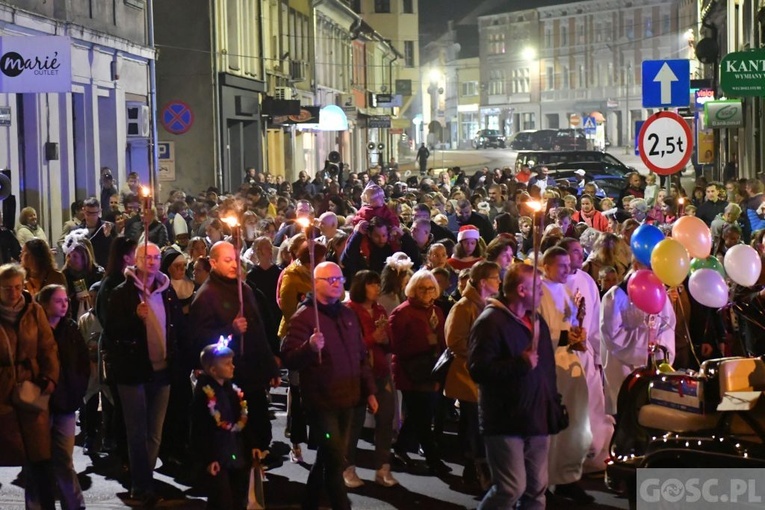 Świebodzin. Bal i Marsz Świętych ze Świętymi