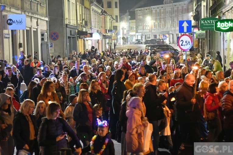 Świebodzin. Bal i Marsz Świętych ze Świętymi