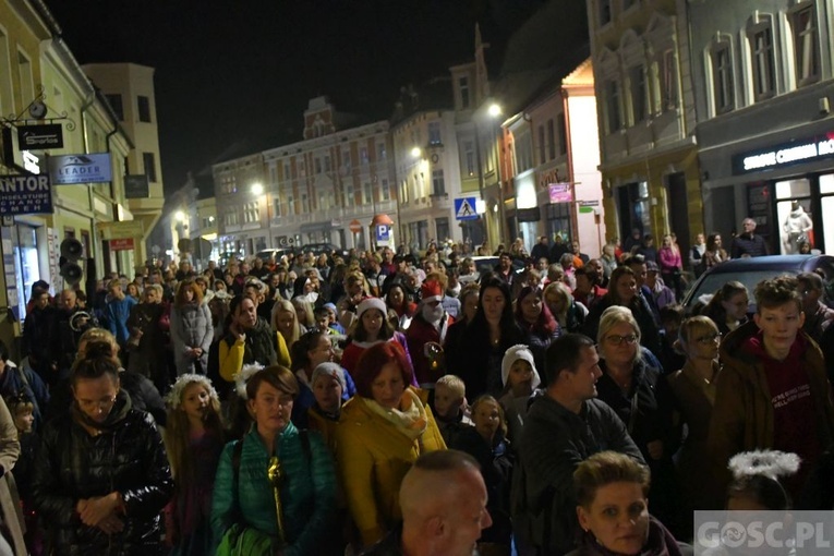 Świebodzin. Bal i Marsz Świętych ze Świętymi