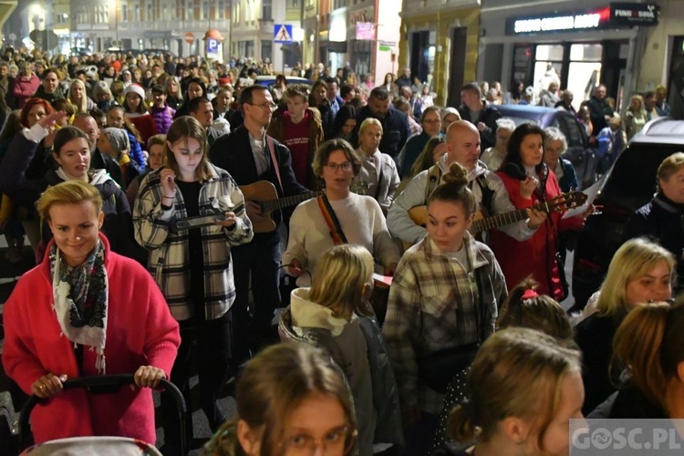 Świebodzin. Bal i Marsz Świętych ze Świętymi