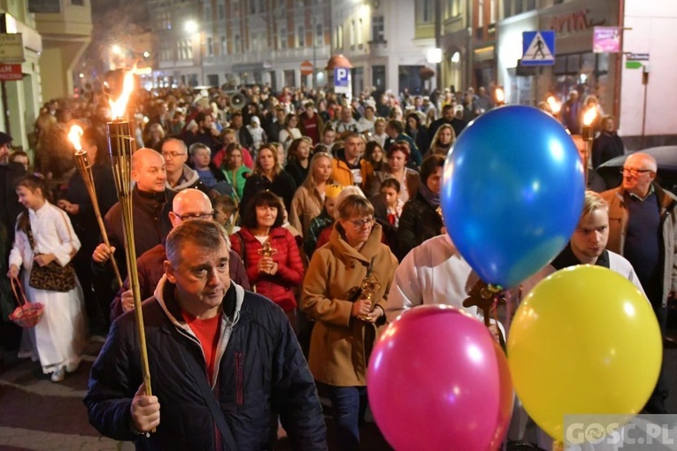 Świebodzin. Bal i Marsz Świętych ze Świętymi