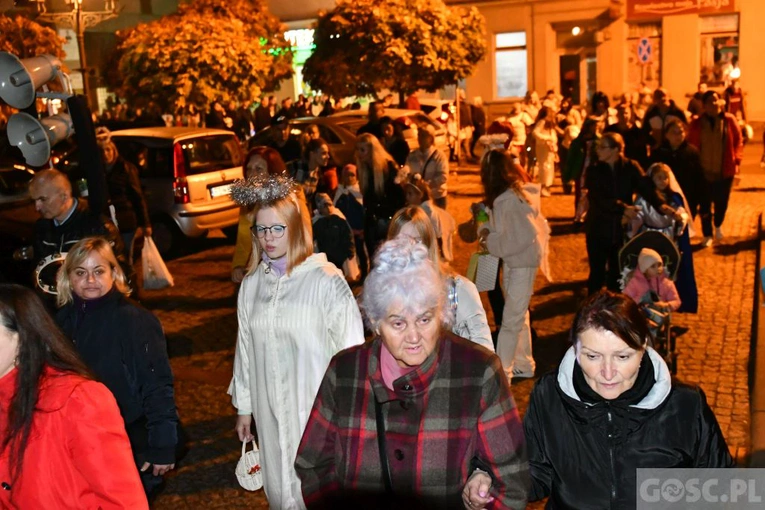 Świebodzin. Bal i Marsz Świętych ze Świętymi