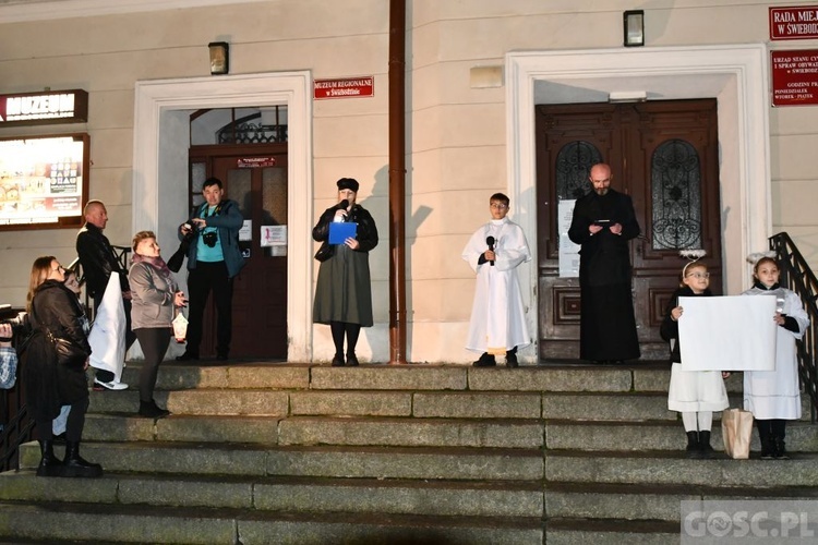 Świebodzin. Bal i Marsz Świętych ze Świętymi